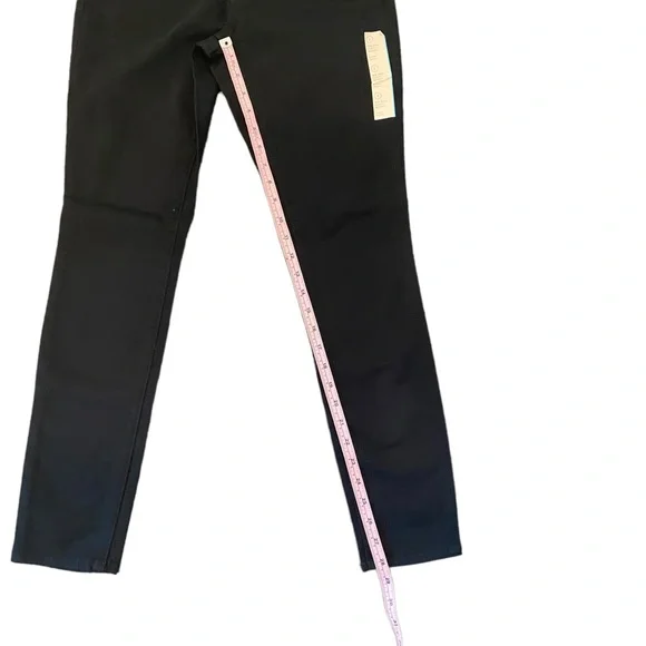 Universal Thread NWT Mid-Rise Curvy Skinny No Fade Black Jeans 2 | 26 Waist - Picture 10 of 12